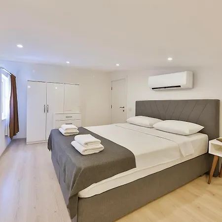 Apartament Goekyuezue *